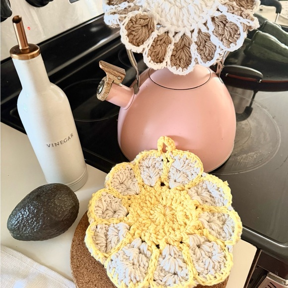 Handmade 100% Cotton Crochet Pot Holders Set of 2 – 7x7 Floral Kitchen - Picture 2 of 7